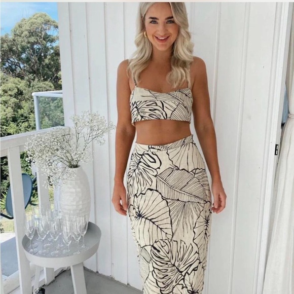 Dissh Malta palm tree leaf print linen set; top US size 4, skirt US size 2 - Picture 7 of 15